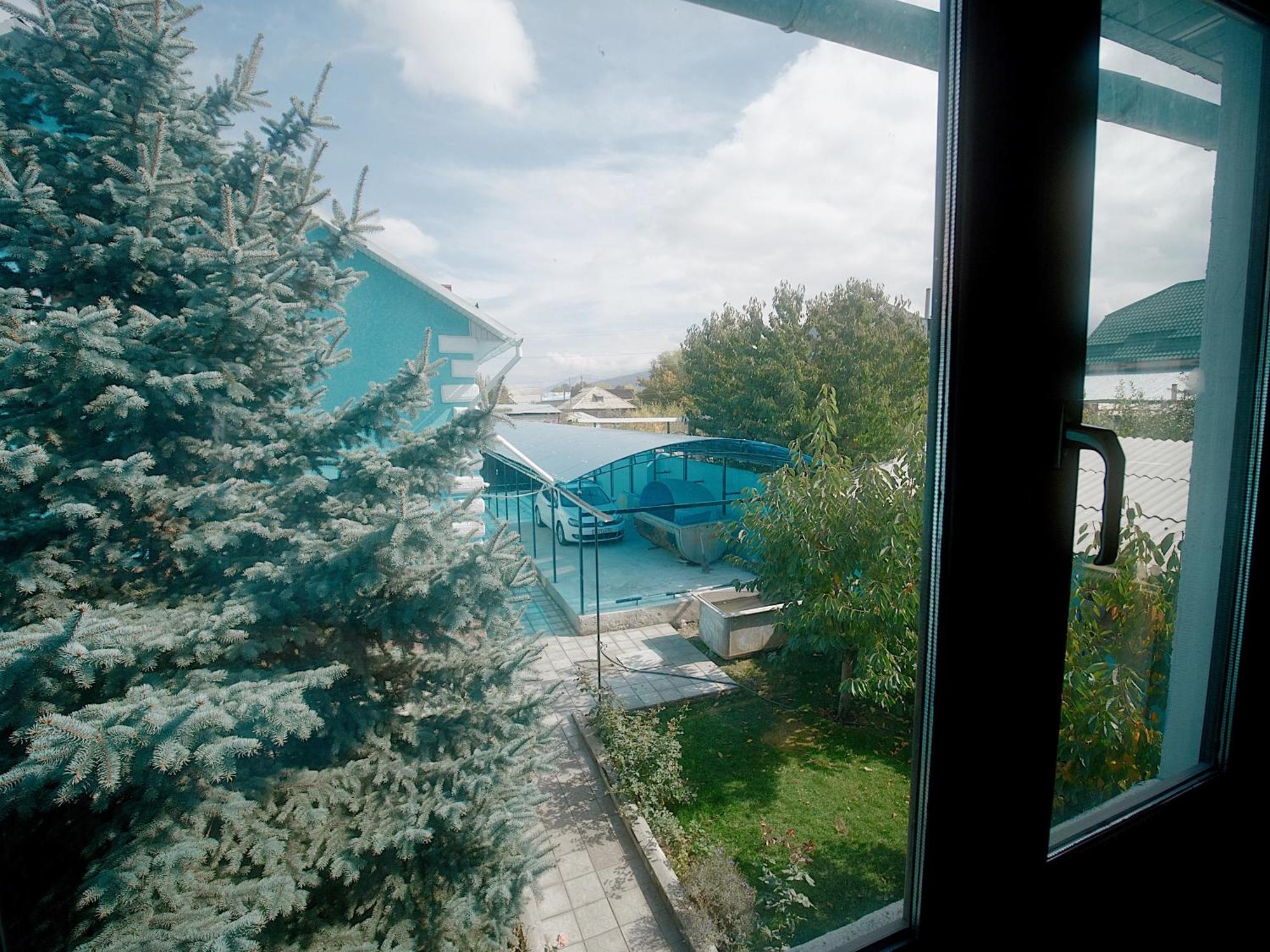 Guesthouse Alakol Karakol Exteriör bild