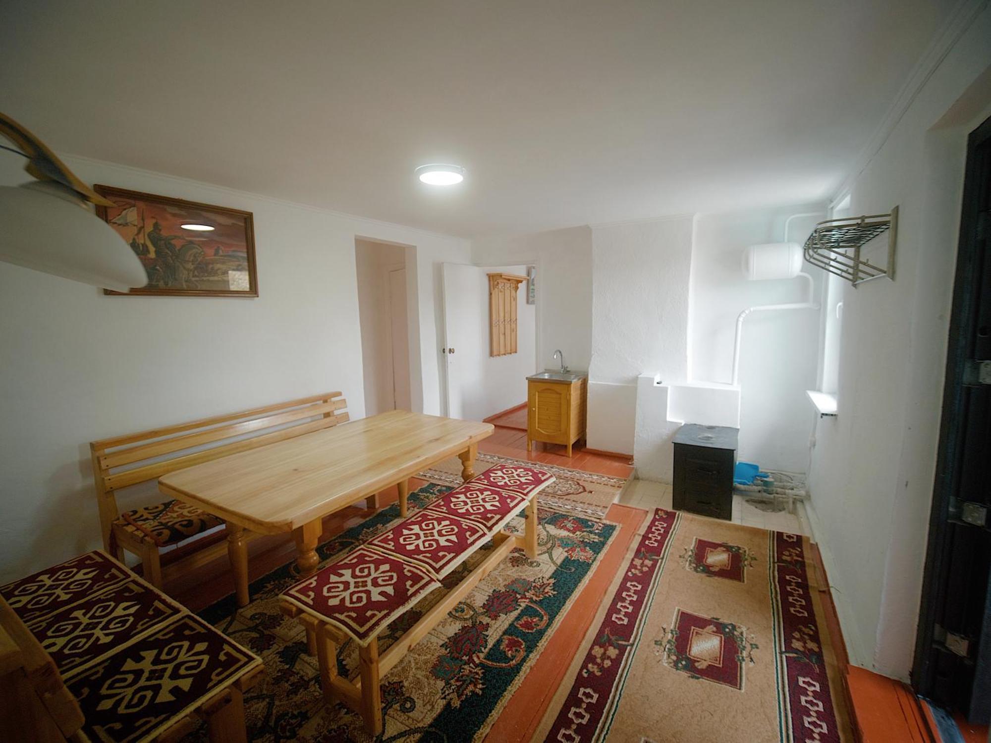 Guesthouse Alakol Karakol Exteriör bild