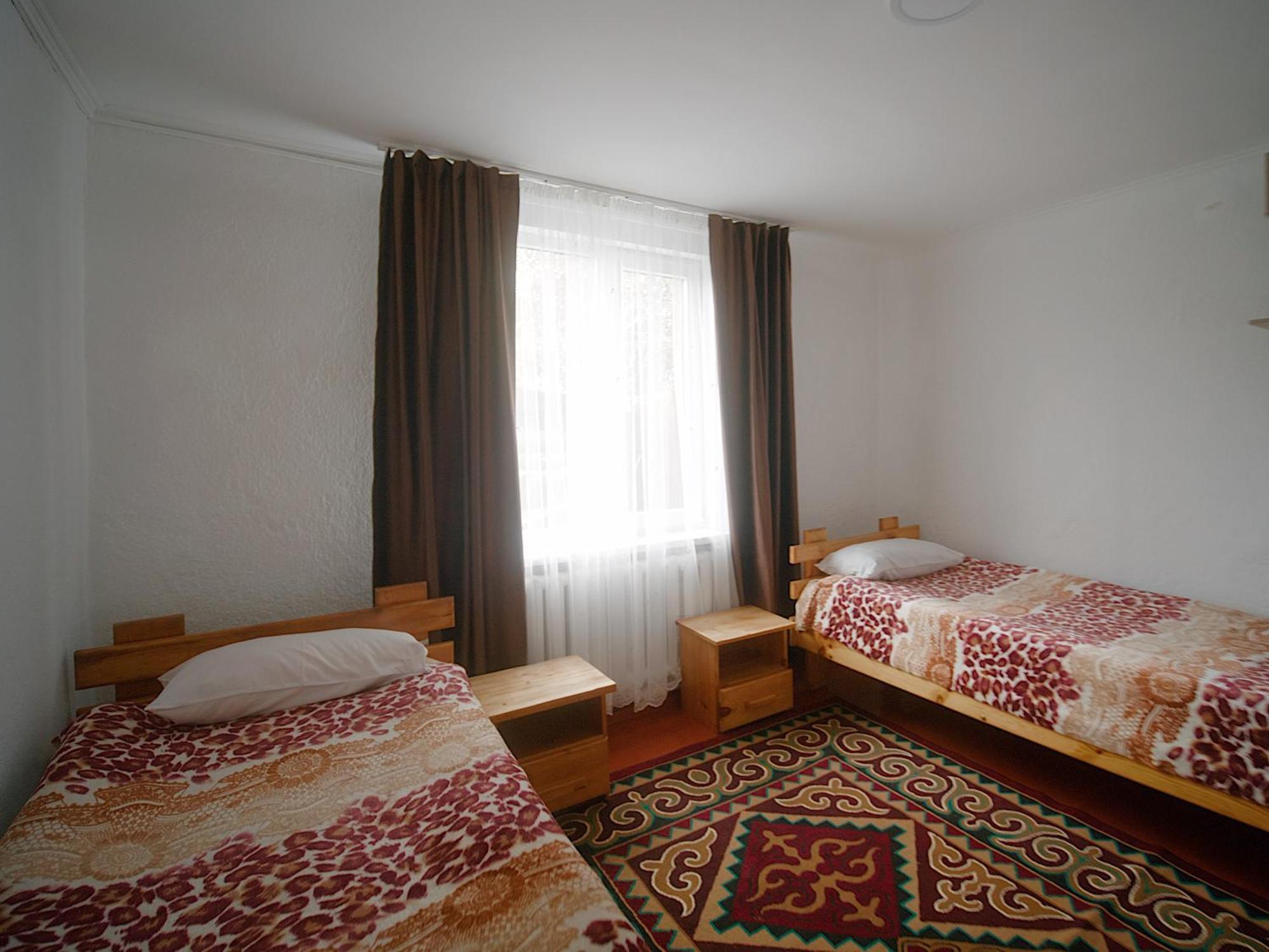 Guesthouse Alakol Karakol Exteriör bild