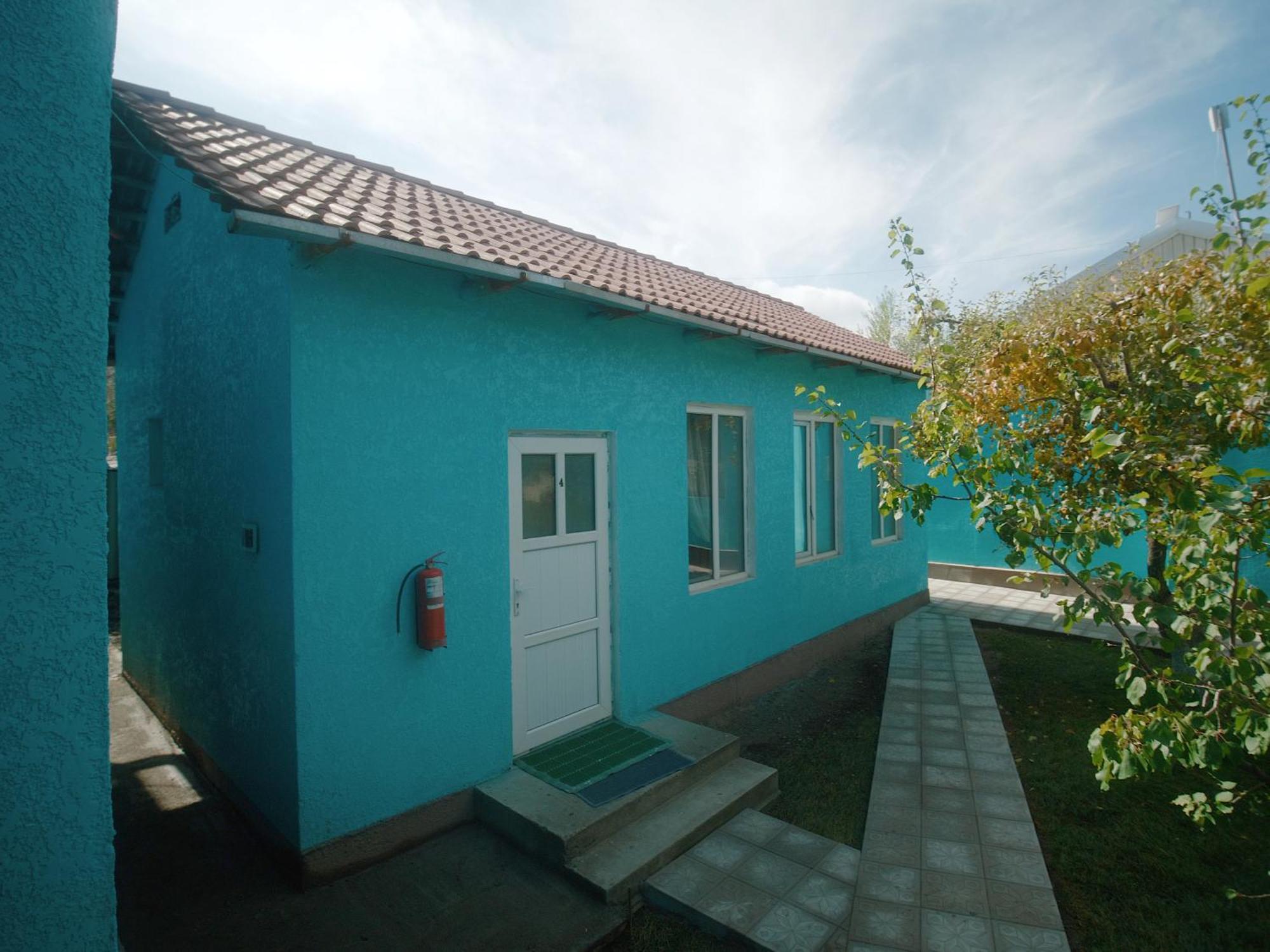 Guesthouse Alakol Karakol Exteriör bild