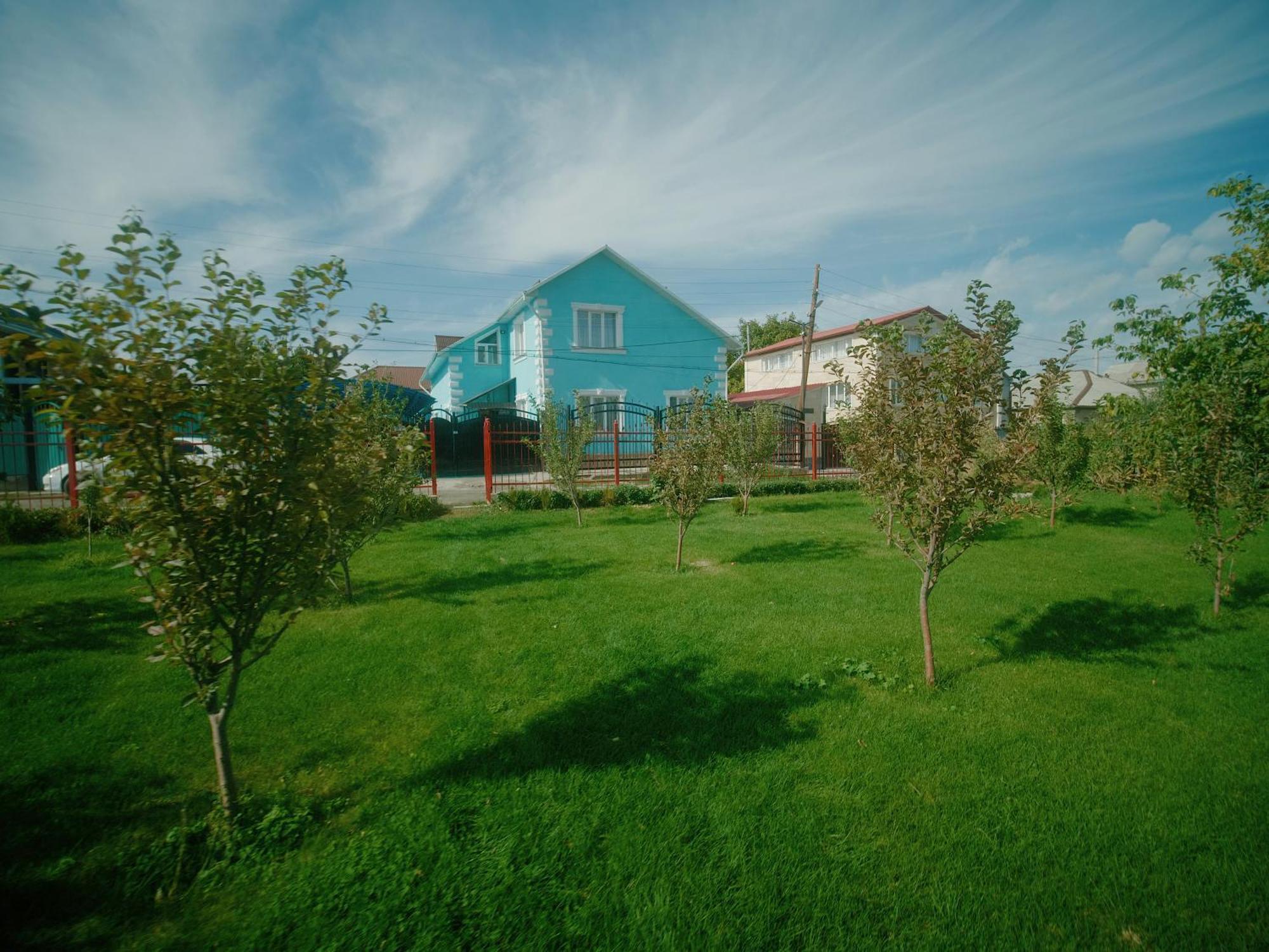 Guesthouse Alakol Karakol Exteriör bild